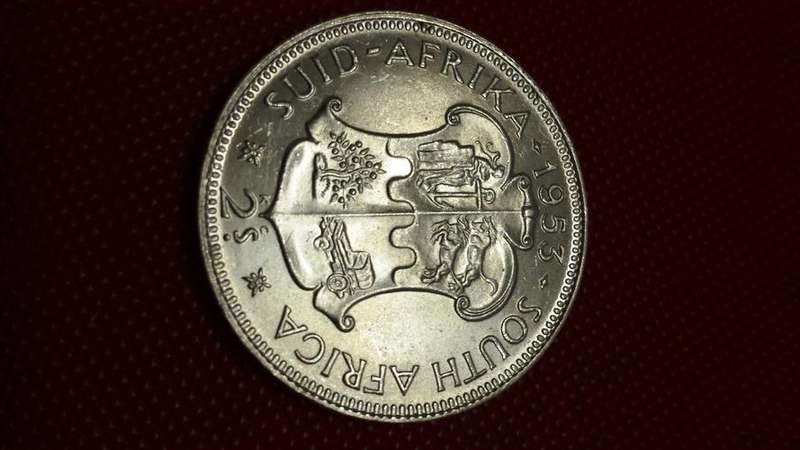 SILVER 1953 TWO SHILLING in EXCELLENT CONDITION. 5.655g silver content. REEDED.