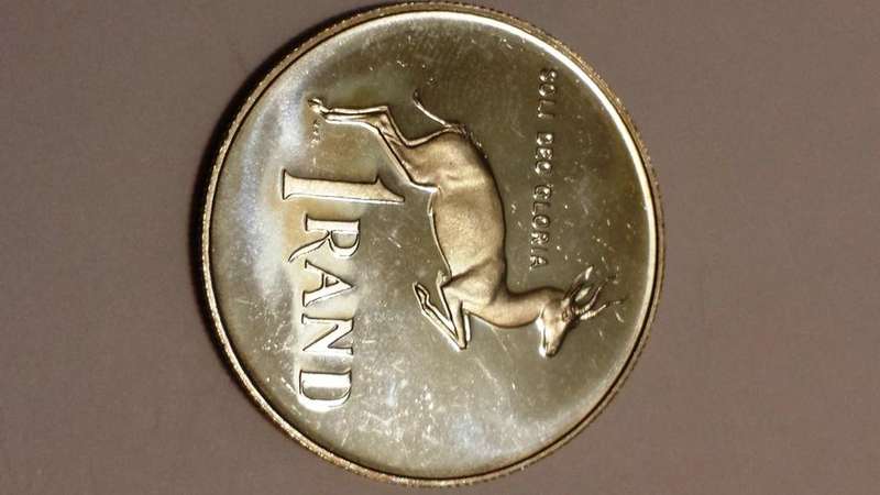 SILVER PROOF 1977 ONE RAND COIN - SPRINGBOK - SOLI DEO GLORIA! SEALED IN ZIPLOCK BAG!