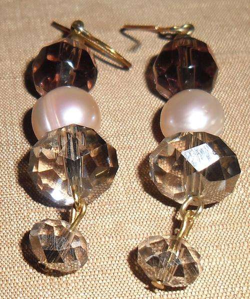 BEAUTIFUL CRYSTAL AND FRESHWATER  PEARL DROP EARRINGS