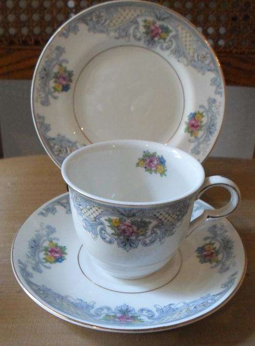 A LOVELY FLORAL AND LACEY JOHN MADDOCK &SONS TRIO