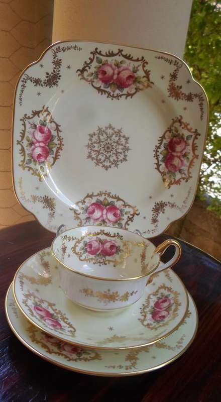 VERY OLD COPELAND ENGLAND TRIO AND CAKE PLATE