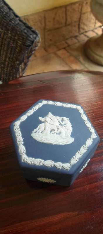 DARK BLUE WEDGWOOD TRINKET BOX