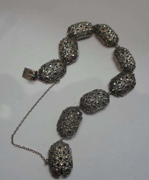 A FABULOUS VINTAGE 935 STERLING SILVER MASQUISITE BRACELET MINT CONDITION