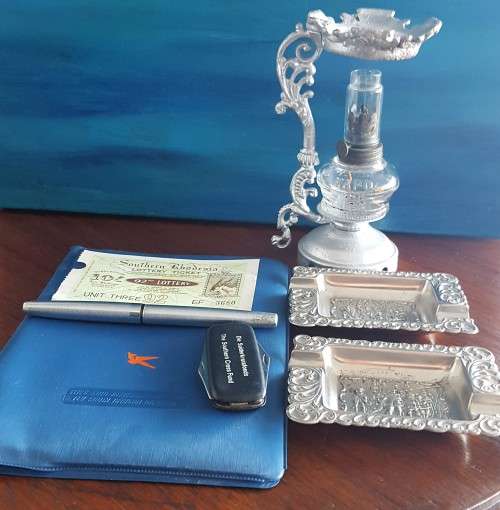 COLLECTION OF VINTAGE ITEMS