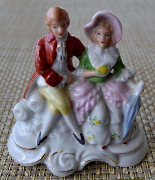COLLECTIBLE PORCELAIN PEPPER SHAKER