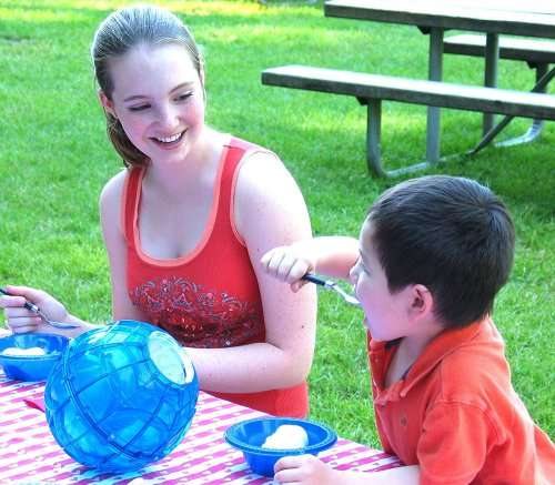 Play and Freeze Ice Cream Maker