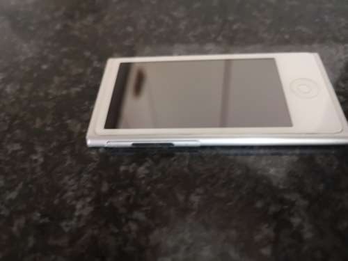 Apple iPod Nano | 7th Generation | 16GB | Silver
