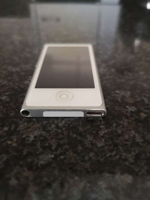 Apple iPod Nano | 7th Generation | 16GB | Silver