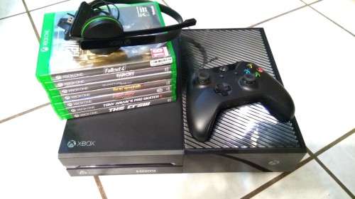 Xbox One (One Terrabyte + 9 Games)
