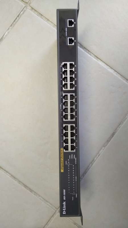 D-LINK DES 1026G SWITCH - 24 PORT