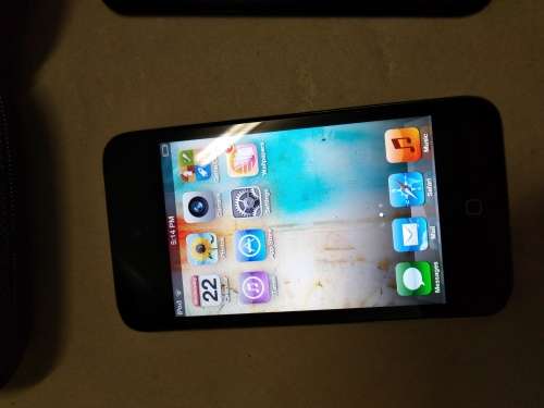 Apple iPod Touch 4th Gen 8GB + Starwars Cover + Hard Pouch