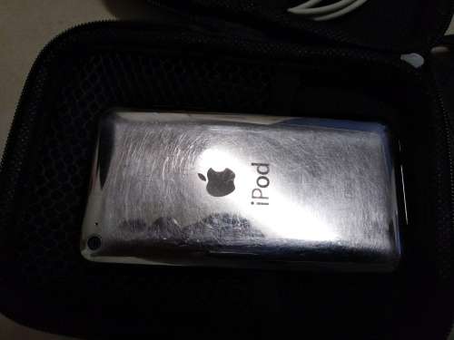 Apple iPod Touch 4th Gen 8GB + Starwars Cover + Hard Pouch