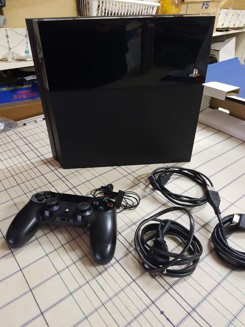 Playstation 4 Console 500GB (Great Condition)