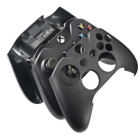 Gioteck Controller Charging Skin - Xbox one - (brand new factory sealed)