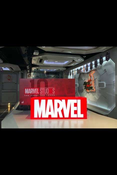 Hot Toys - Marvel 10th anniversary Light Box Display - original Product (brand new sealed)