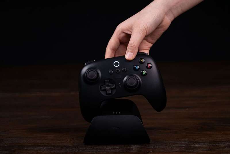 8BitDo Ultimate Wireless Controller with Charging Dock - PC/Android(new and factory sealed)