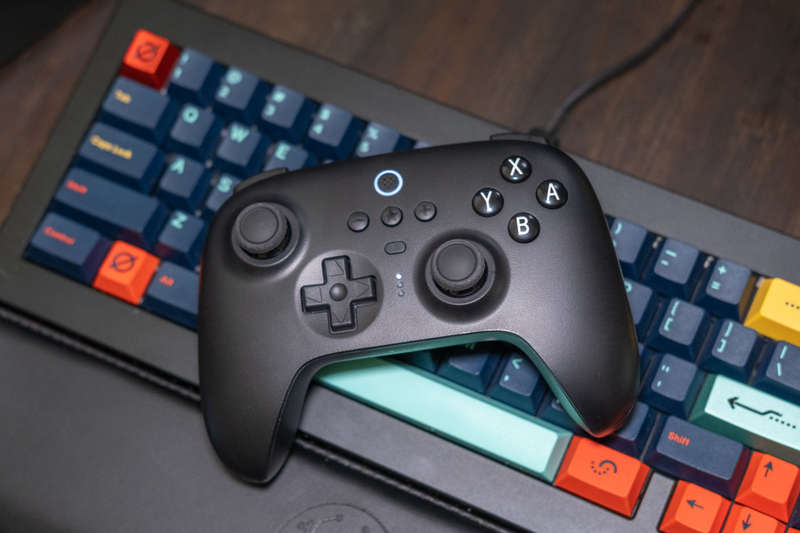 8BitDo Ultimate Wireless Controller with Charging Dock - PC/Android(new and factory sealed)
