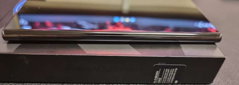Samsung Galaxy S22 ULTRA + UAG case Boxed (Please have a look at pictures and information provided)