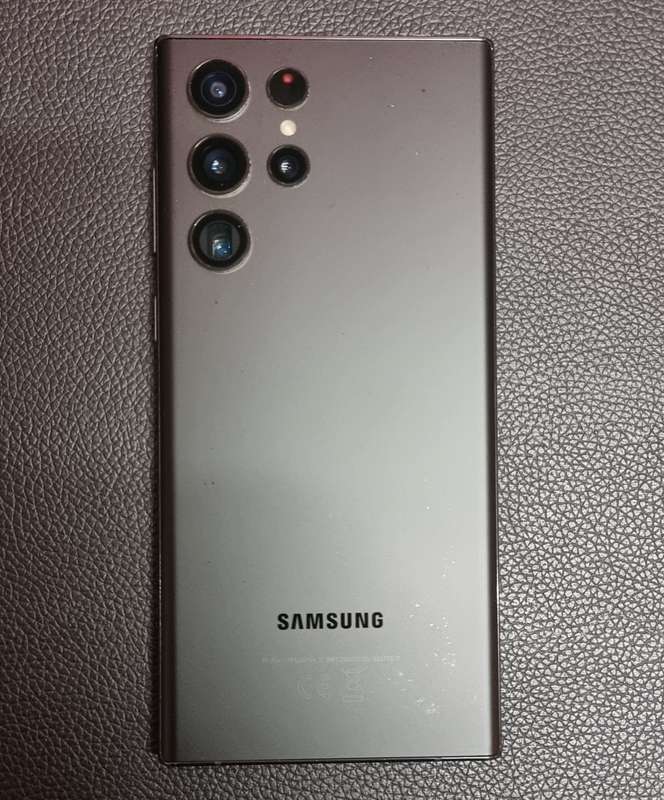 Samsung Galaxy S22 ULTRA + UAG case Boxed (Please have a look at pictures and information provided)