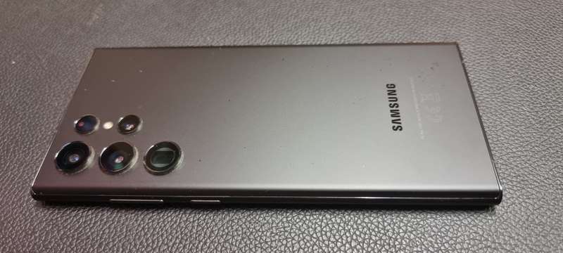 Samsung Galaxy S22 ULTRA + UAG case Boxed (Please have a look at pictures and information provided)