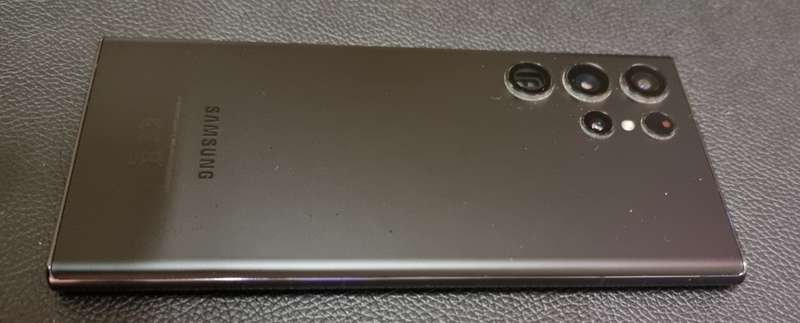 Samsung Galaxy S22 ULTRA + UAG case Boxed (Please have a look at pictures and information provided)