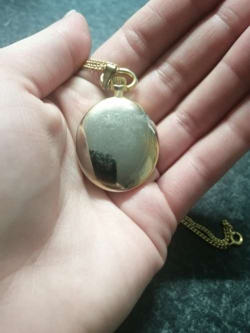 Gold PLATED necklace and watch is not working.