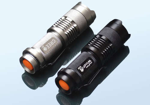 Zoomable 7W LED Flashlight 300 Lumens