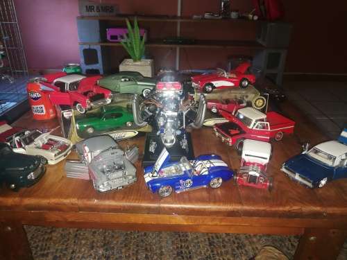 Big lot of diecast scale 1:24 cars