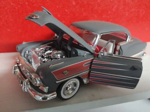 Big lot of diecast scale 1:24 cars