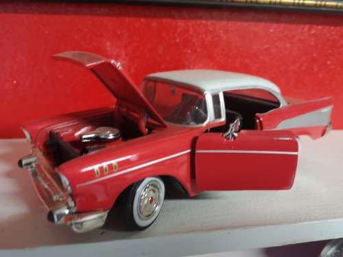 Big lot of diecast scale 1:24 cars