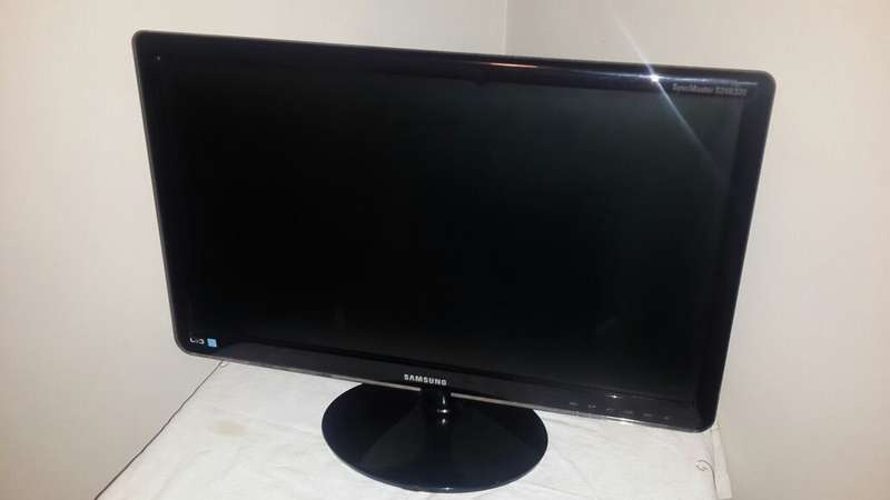 Samsung S24B370HS - 24 Inch LED Monitor