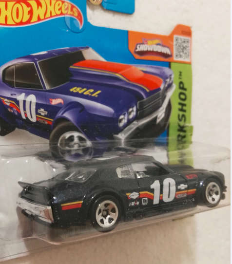 Hot Wheels ''70 Chevy Chevelle (Card has tear)