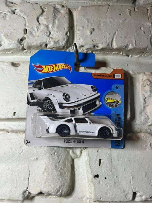 Hot Wheels 1/64 Porsche 934.5 White