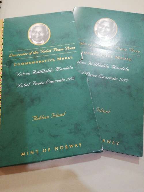 ** Nelson Mandela**  Nobel peace laureate... 1993..(30g)  medallion silver.