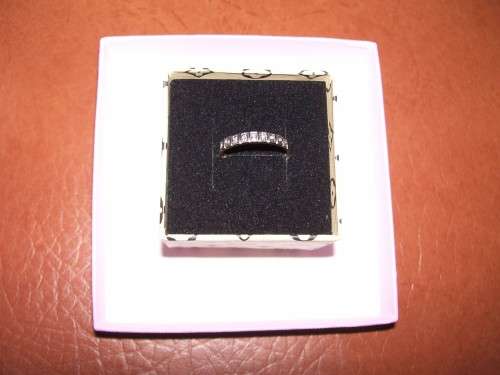 Anniversary Ring in 9ct Yellow Gold Fitted with 8 White Diamonds (+- 0.01ct each) Size M