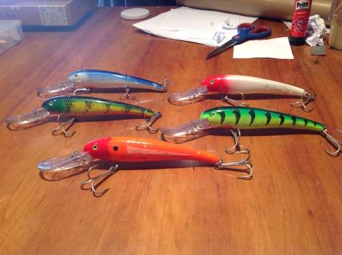 SLECTION OF  5 MANN LURES (lot 3)