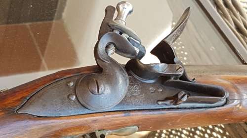 ANTIQUE MUZZLE LOADING FLINTLOCK GUN