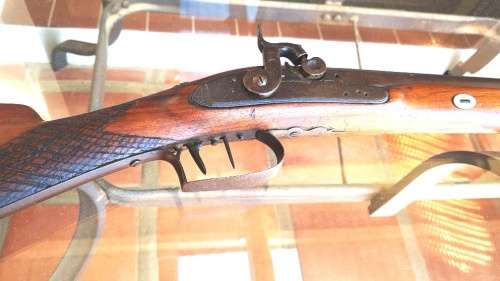 ANTIQUE PERCUSSION MUZZLE LOADING GUN