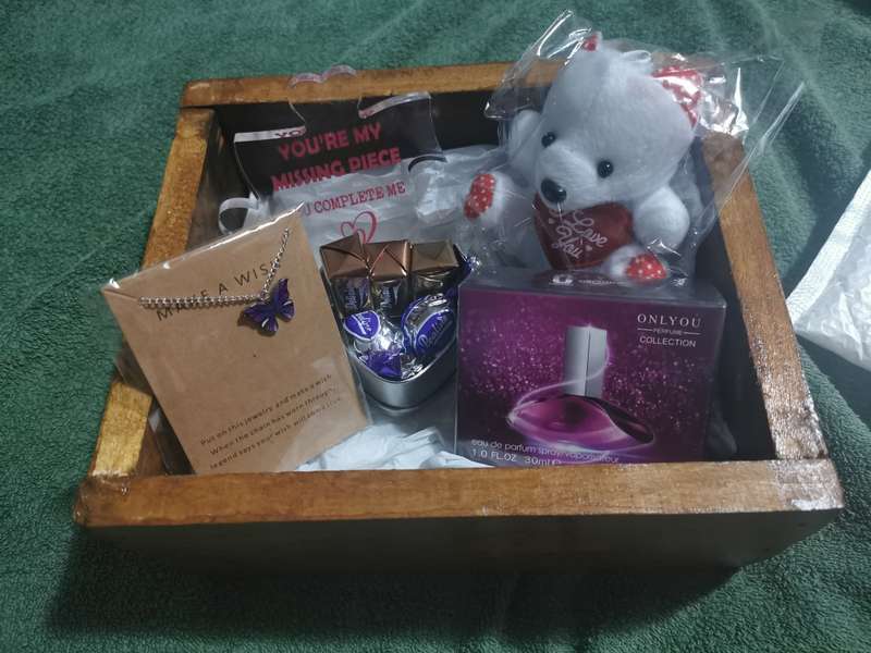 Valintine gift set in wooden box