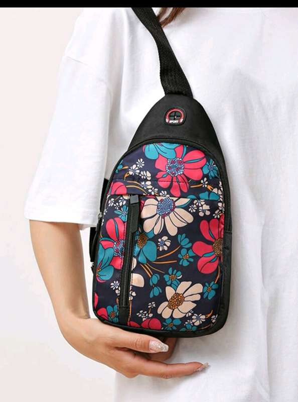 Woman flower crossbody bag