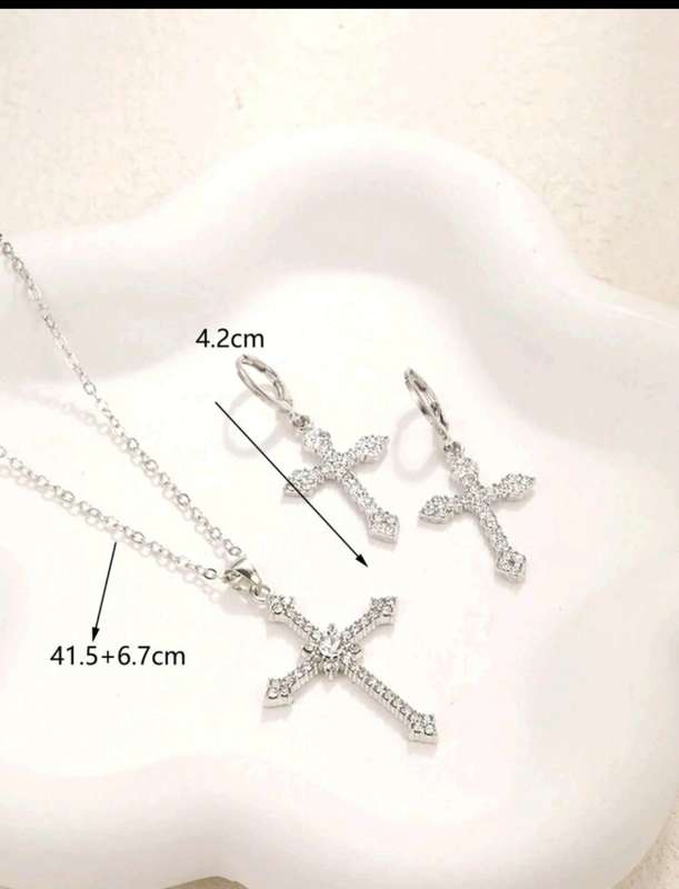 3pcs Cross Shaped Rhinestone Decor Earrings And Necklace Set For Women.