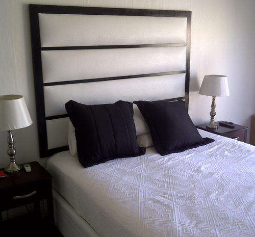 HEADBOARD QUEEN SIZE BLACK/WHITE