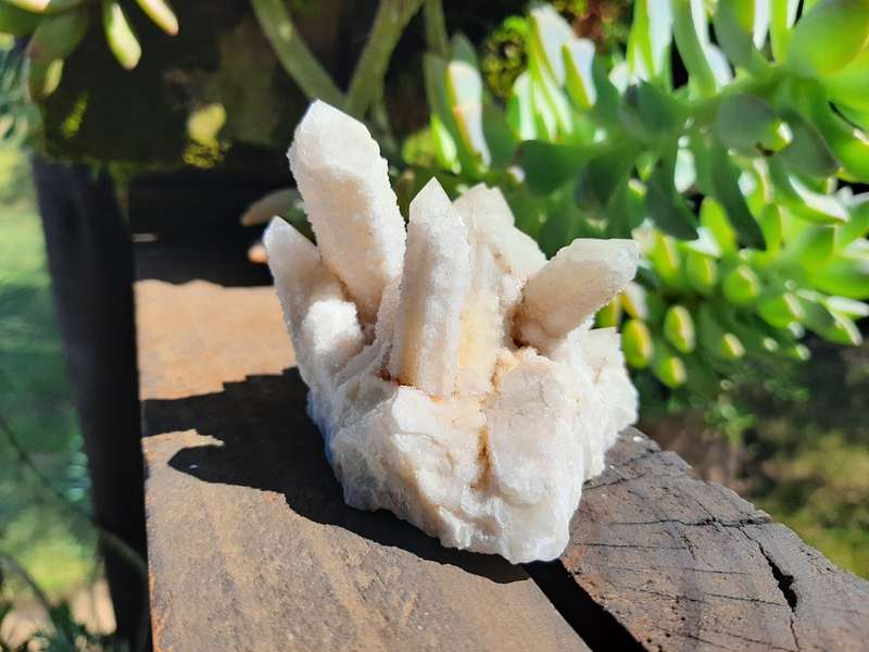 FAIRY QUARTZ CRYSTAL WHITE CLUSTER 0.210 grams