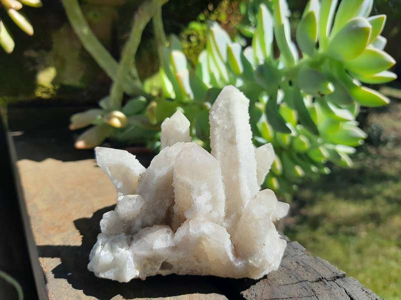FAIRY QUARTZ CRYSTAL WHITE CLUSTER 0.210 grams