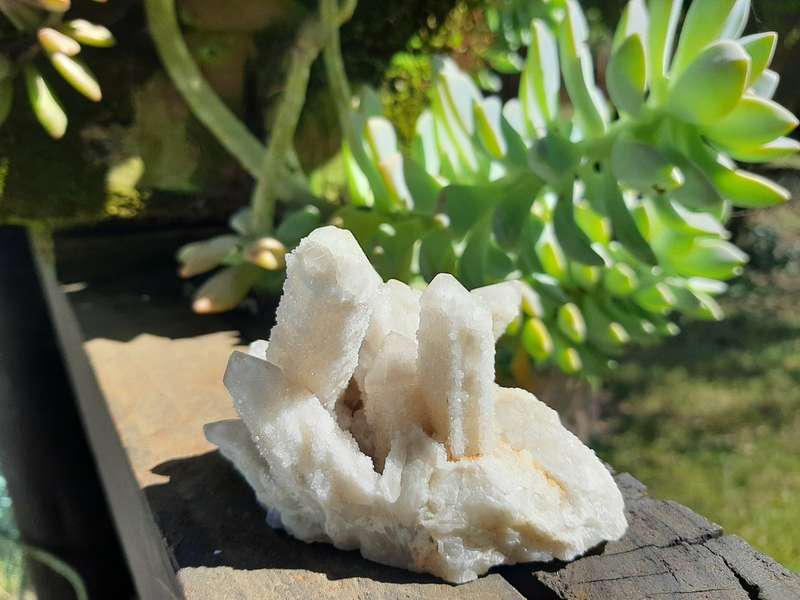 FAIRY QUARTZ CRYSTAL WHITE CLUSTER 0.210 grams