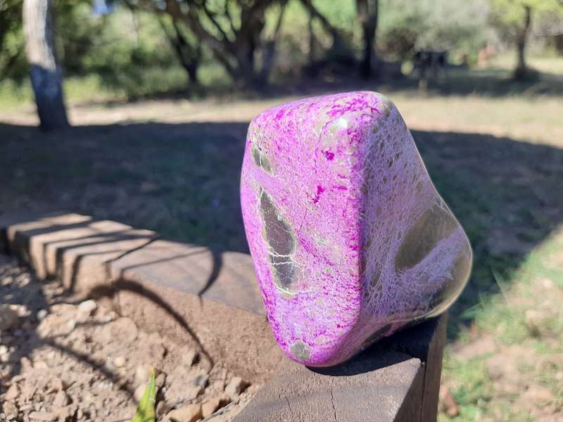 STICHTITE POLISHED   0.410grams