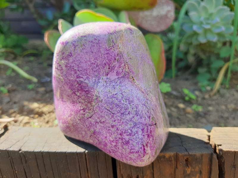 STICHTITE POLISHED  0.375 grams