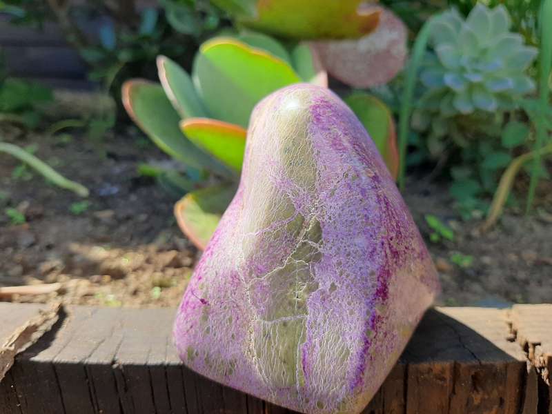 STICHTITE POLISHED  0.375 grams