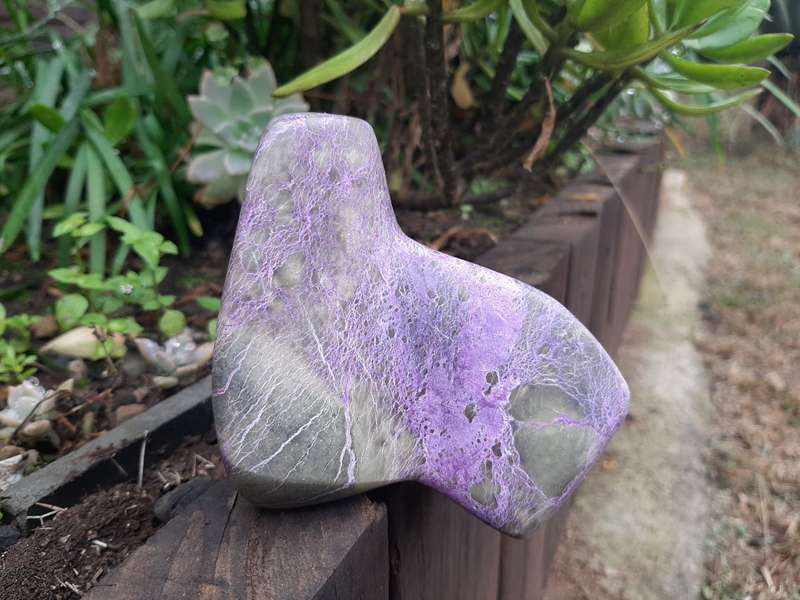 STICHTITE POLISHED  0.470grams