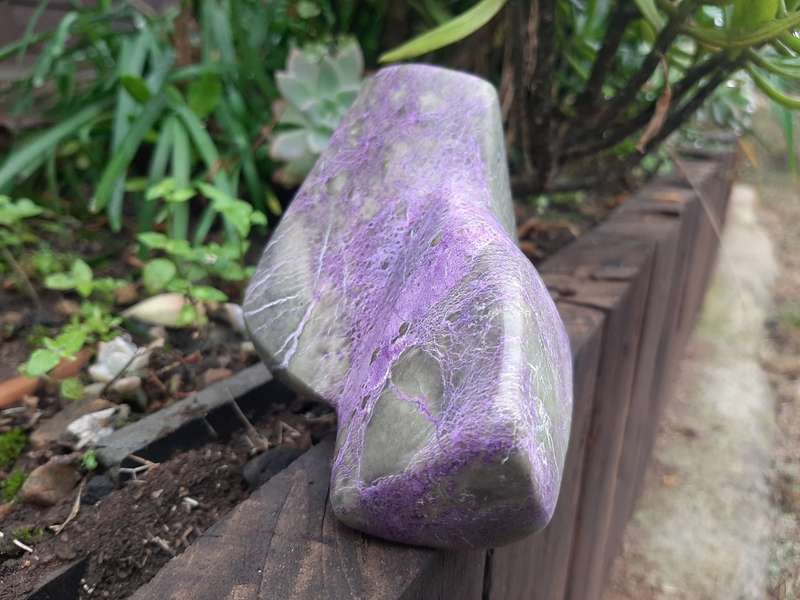 STICHTITE POLISHED  0.470grams